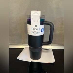 Cirkul Black 30 ounce Tumbler with StrawSip Technology with the eclipse rim.